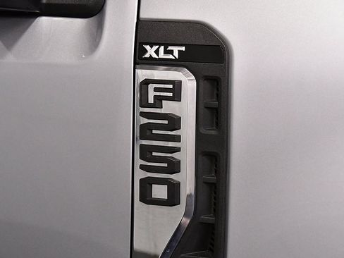 Used 2024 Ford F250 XLT image 11