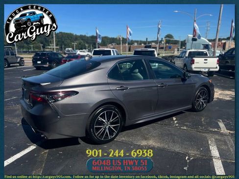 Used 2022 Toyota Camry SE FWD image 5