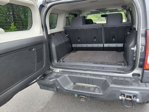 Used 2009 HUMMER H3 w/ Chrome Appearance Package AWD/4WD image 14