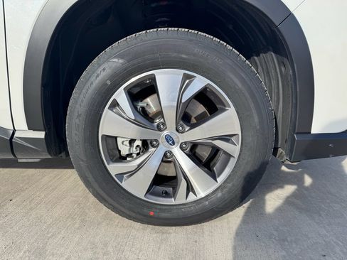 Used 2025 Subaru Ascent Premium w/ Premium Package image 2