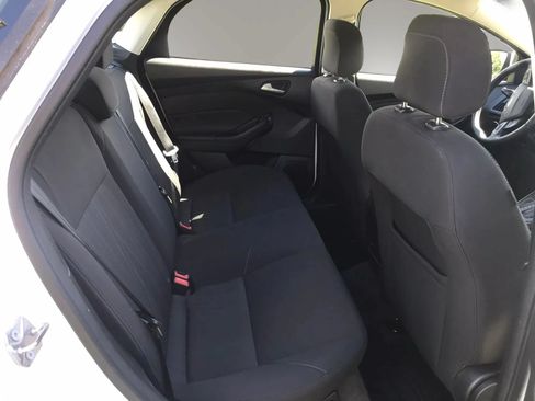 Used 2018 Ford Focus SE w/ SE Appearance Package FWD image 47
