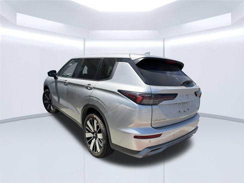 Used 2025 Mitsubishi Outlander SE AWD/4WD image 4