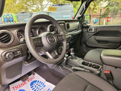 Used 2023 Jeep Wrangler Sport S image 15