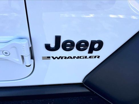 Used 2024 Jeep Wrangler Unlimited Sport AWD/4WD image 10