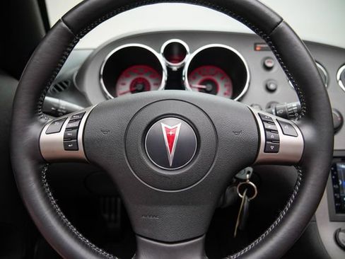 Used 2008 Pontiac Solstice Convertible w/ Premium Package RWD image 30