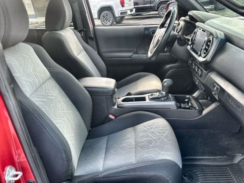 Used 2021 Toyota Tacoma TRD Off-Road image 29