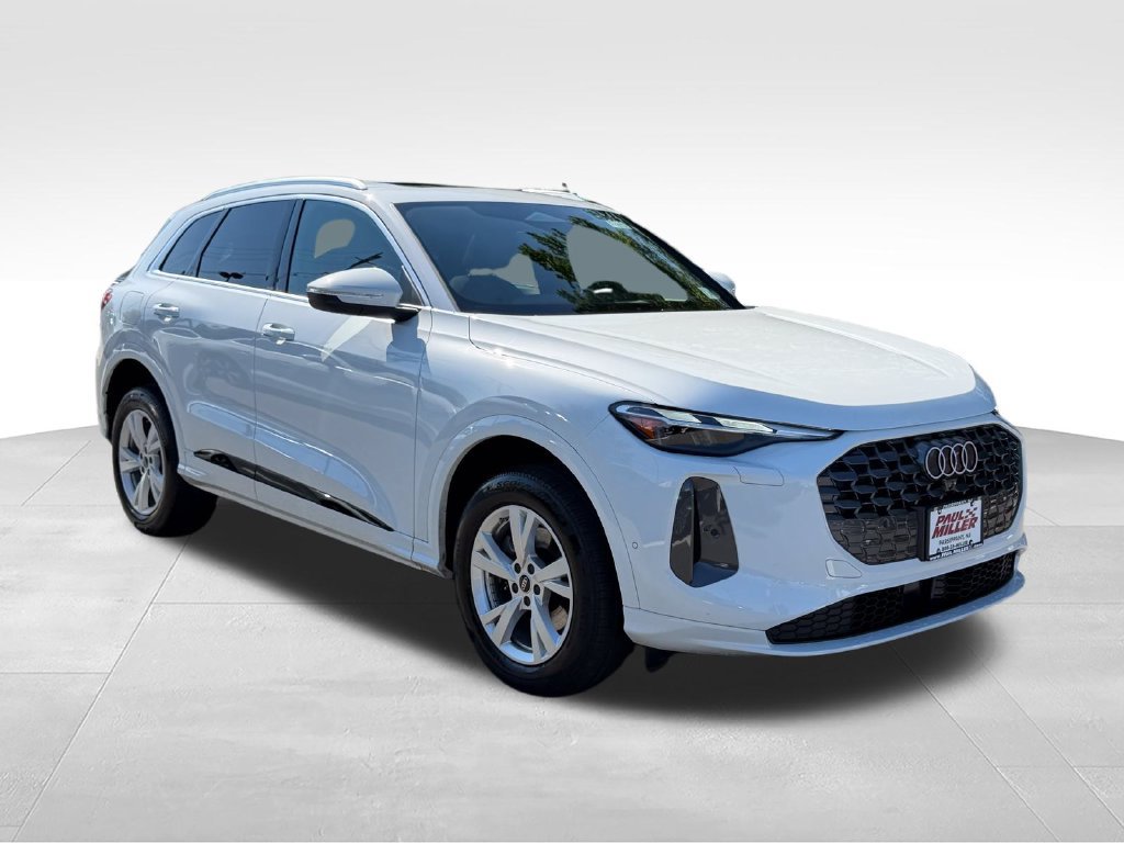 Used 2025 Audi Q5 Premium w/ Convenience Package AWD/4WD image 3