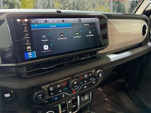 Used 2025 Jeep Wrangler Unlimited Sahara image 14