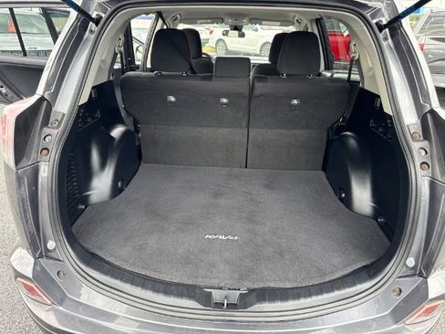 Used 2017 Toyota RAV4 LE AWD/4WD image 11