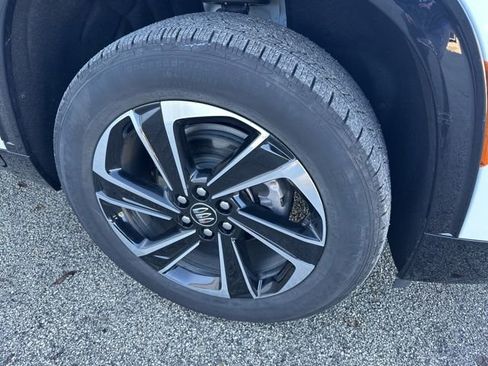 Used 2025 Buick Enclave Sport Touring image 12