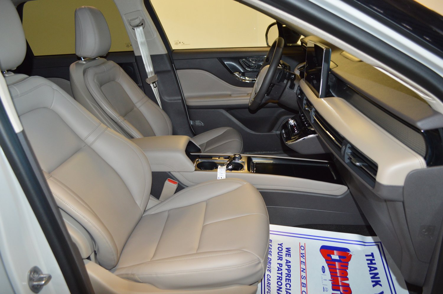 Used 2023 Lincoln Corsair FWD image 11