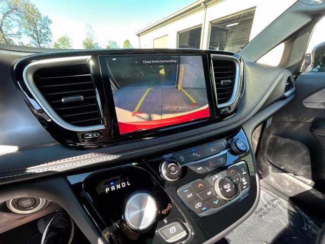 New 2027 Chrysler Pacifica Select FWD image 22