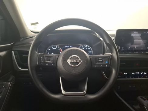 Used 2024 Nissan Rogue SV FWD image 17
