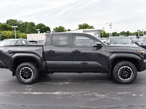Used 2025 Toyota Tacoma TRD Off-Road w/ TRD Off Road Upgrade Package AWD/4WD image 5