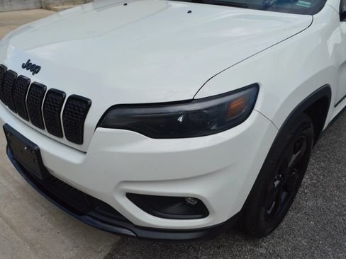 Used 2019 Jeep Cherokee Latitude Plus AWD/4WD image 3