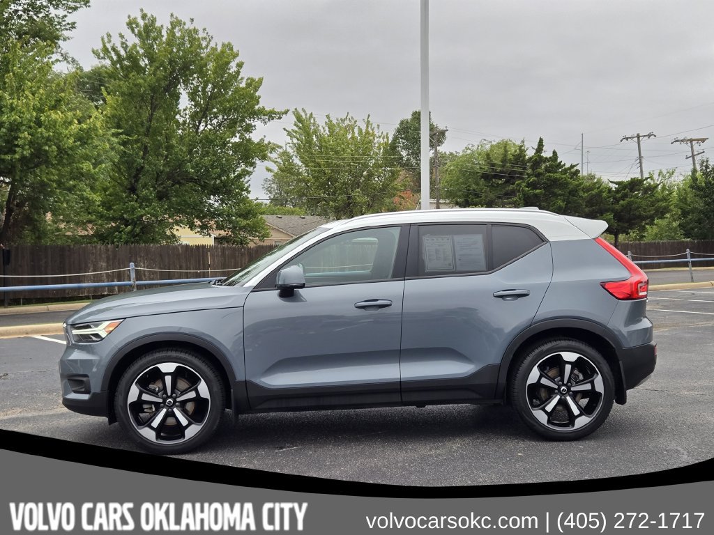 Used 2020 Volvo XC40 T5 Momentum w/ Protection Package Premier AWD/4WD image 3