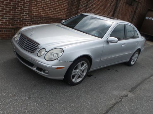 Used 2006 Mercedes-Benz E 350 Sedan image 62