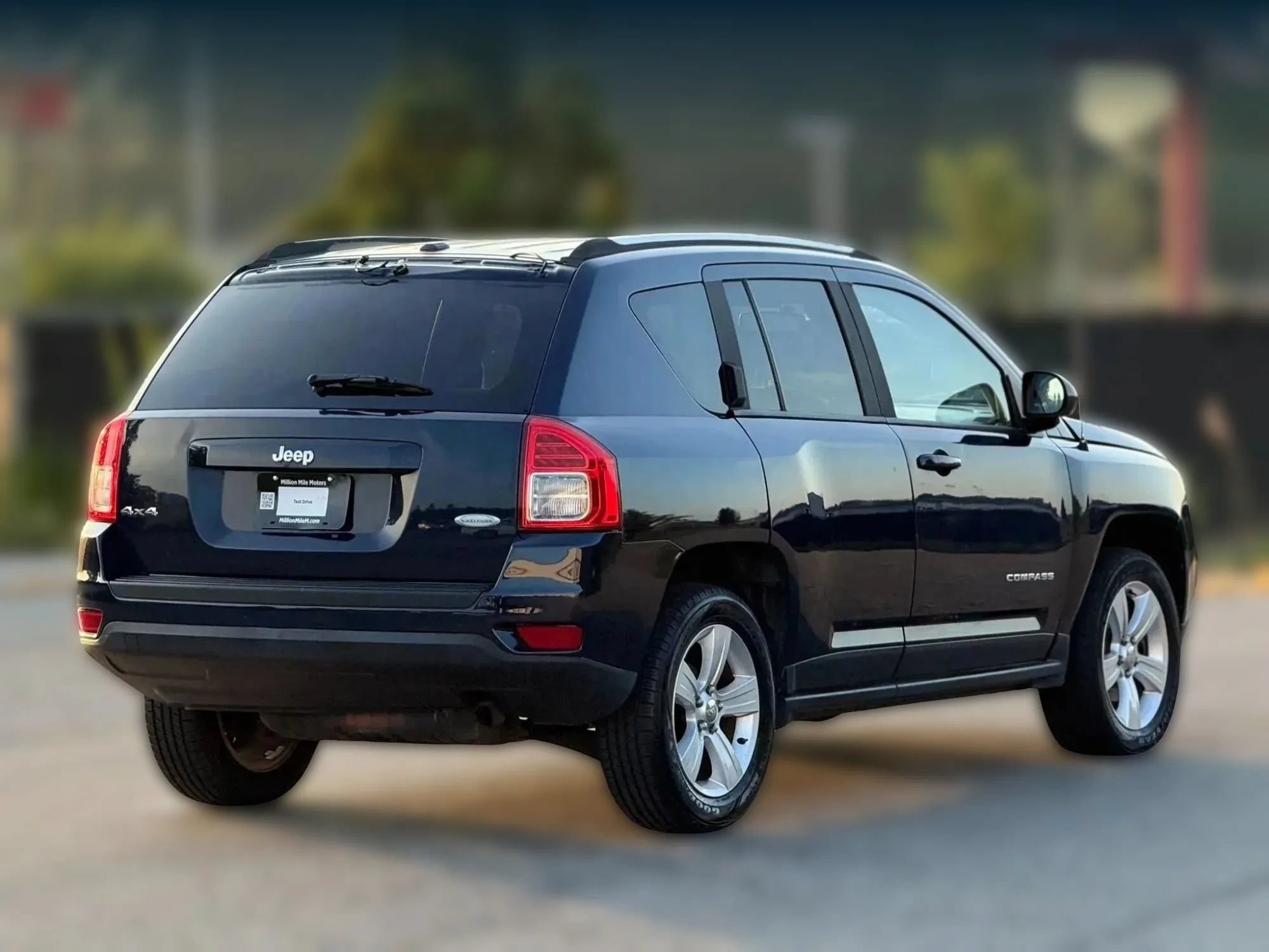 Used 2013 Jeep Compass Latitude AWD/4WD image 9