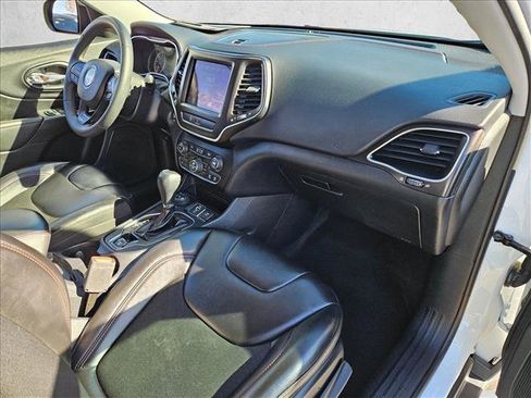 Used 2020 Jeep Cherokee Trailhawk image 20