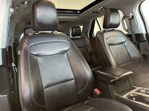 Used 2021 Ford Explorer Limited w/ Equipment Group 301A AWD/4WD image 18