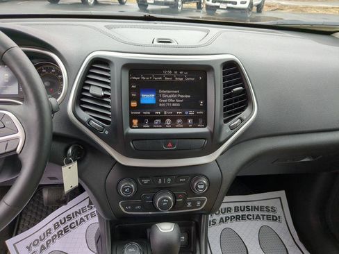 Used 2015 Jeep Cherokee Latitude w/ Cold Weather Group AWD/4WD image 18
