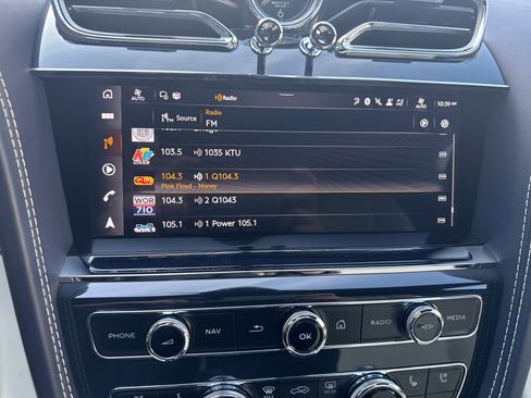 Used 2023 Bentley Bentayga Extended Wheelbase image 25