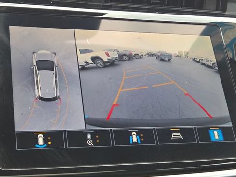 Used 2022 Chevrolet Bolt EUV Premier w/ Sun & Sound Package FWD image 10