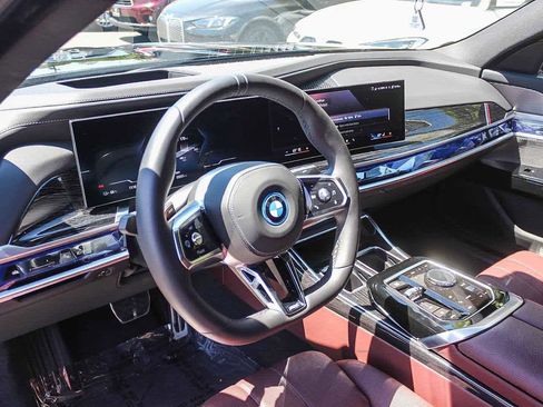 Certified 2025 BMW i7 eDrive50 w/ Executive Package RWD image 16