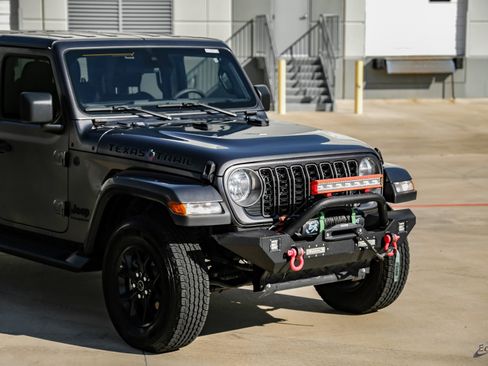 Used 2024 Jeep Gladiator Sport image 22