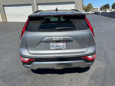 Used 2023 Kia Niro EX Touring FWD image 3