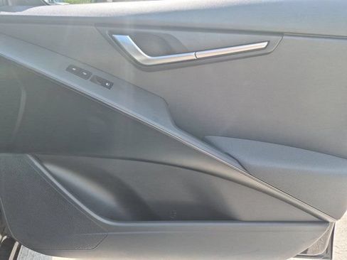 Used 2025 Kia Niro LX FWD image 32