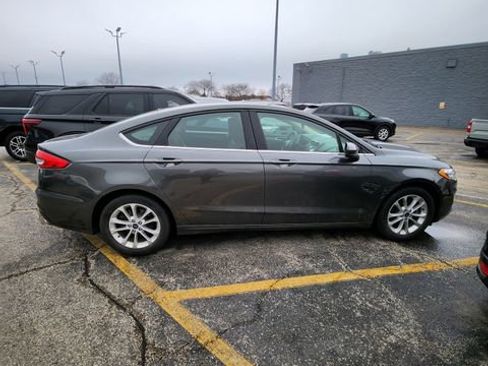 Used 2020 Ford Fusion SE image 13