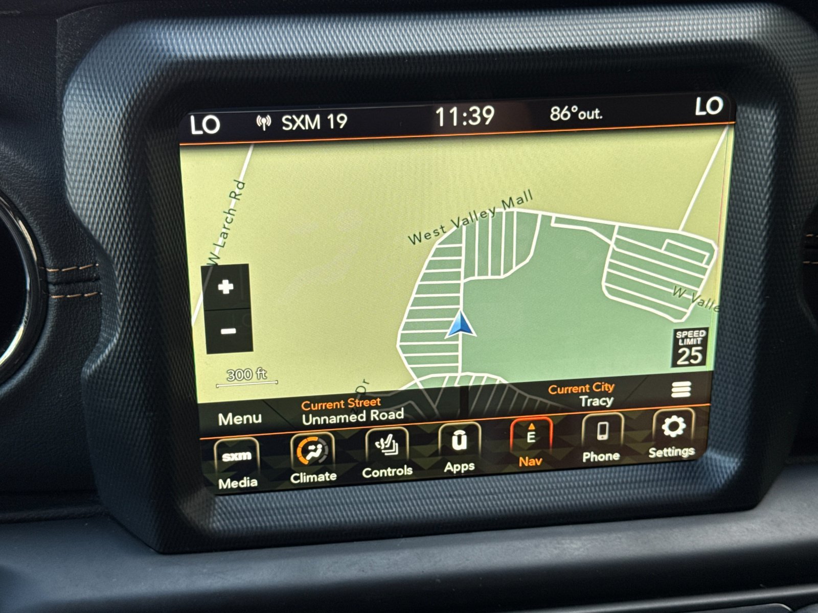 Used 2022 Jeep Wrangler Unlimited Sahara AWD/4WD image 36