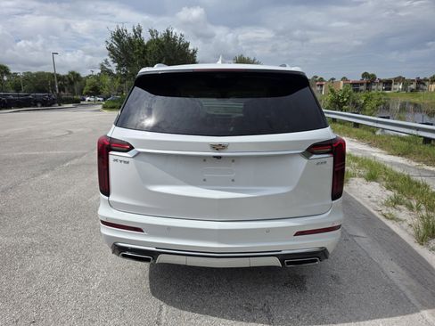 Used 2020 Cadillac XT6 Premium Luxury FWD image 6