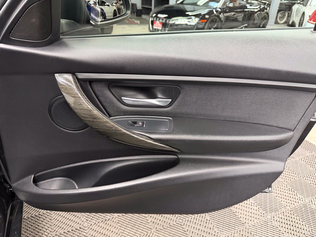 Used 2018 BMW 320i Sedan RWD image 53