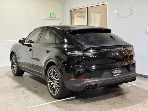 Used 2022 Porsche Cayenne S image 30