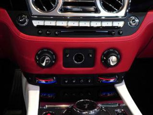 Used 2017 Rolls-Royce Dawn image 26