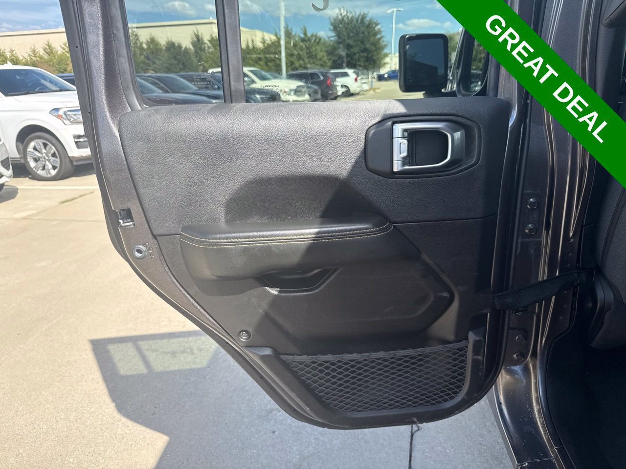 Used 2026 Jeep Wrangler Unlimited Sahara AWD/4WD image 14