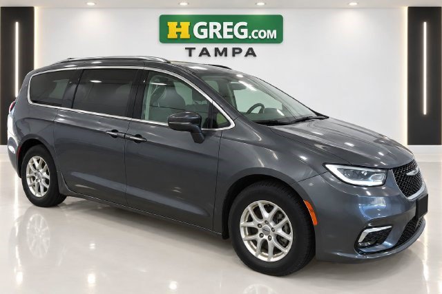 Used 2021 Chrysler Pacifica Touring-L FWD image 4