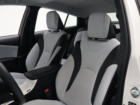 Used 2018 Toyota Prius Four FWD image 13
