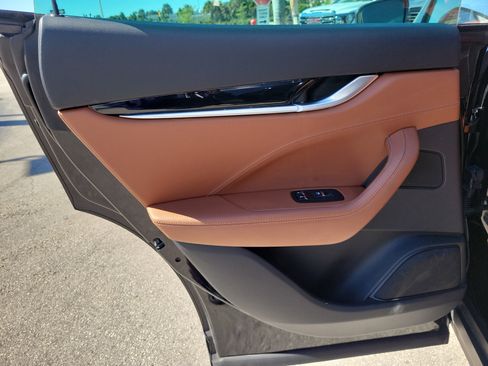 Used 2018 Maserati Levante image 24