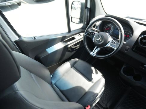 Used 2025 Mercedes-Benz Sprinter 2500 image 13
