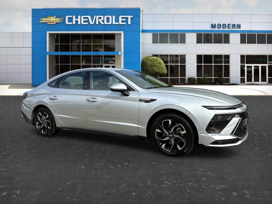 Used 2025 Hyundai Sonata SEL FWD image 6