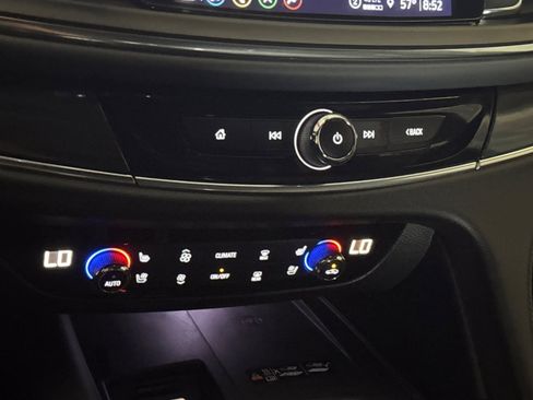 Used 2024 Buick Enclave Premium image 25