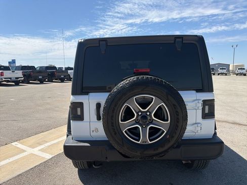 Used 2022 Jeep Wrangler Unlimited Sport image 4