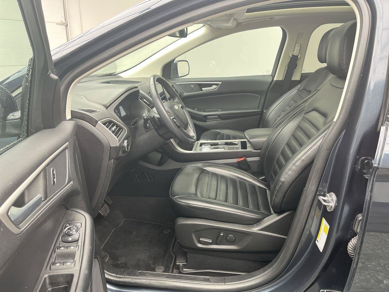Certified 2024 Ford Edge SEL w/ Convenience Package AWD/4WD image 3
