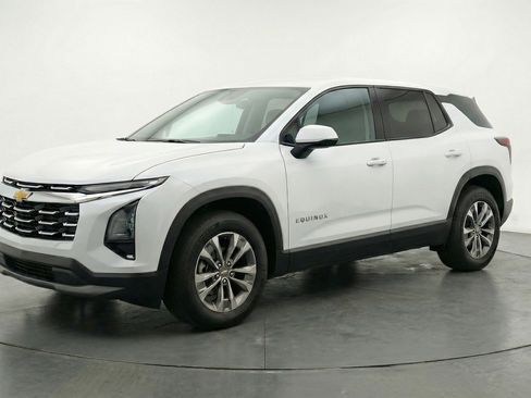 Used 2025 Chevrolet Equinox LT image 3