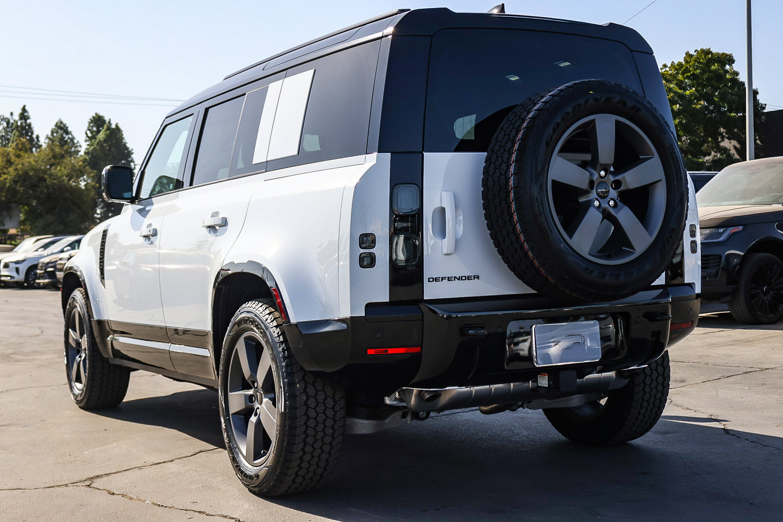 New 2026 Land Rover Defender 110 X-Dynamic SE AWD/4WD image 7