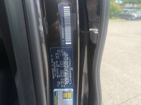 Used 2026 Kia Carnival FWD image 27