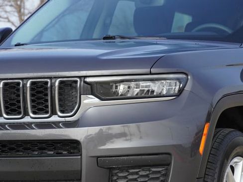 Used 2023 Jeep Grand Cherokee L Laredo image 4